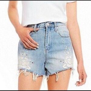 CHELSEA & violet light wash floral embroidered frayed hem denim jean shorts NWT